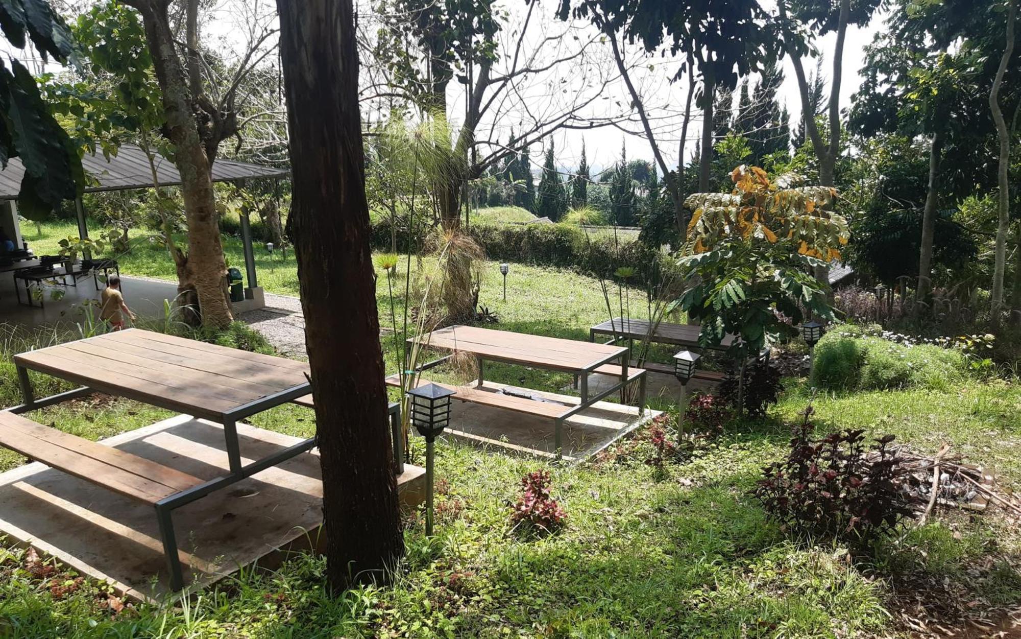 Hotel Bukit Pinus Tegalharendong Екстериор снимка